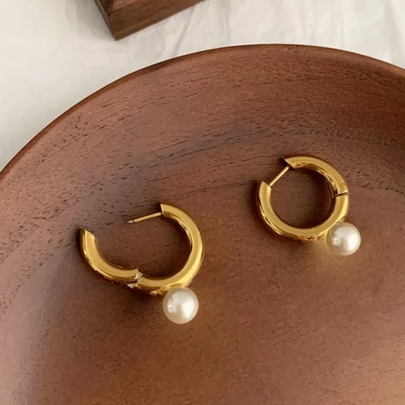 ⚡️Insta small circle hoop earrings - Picture 2 of 5